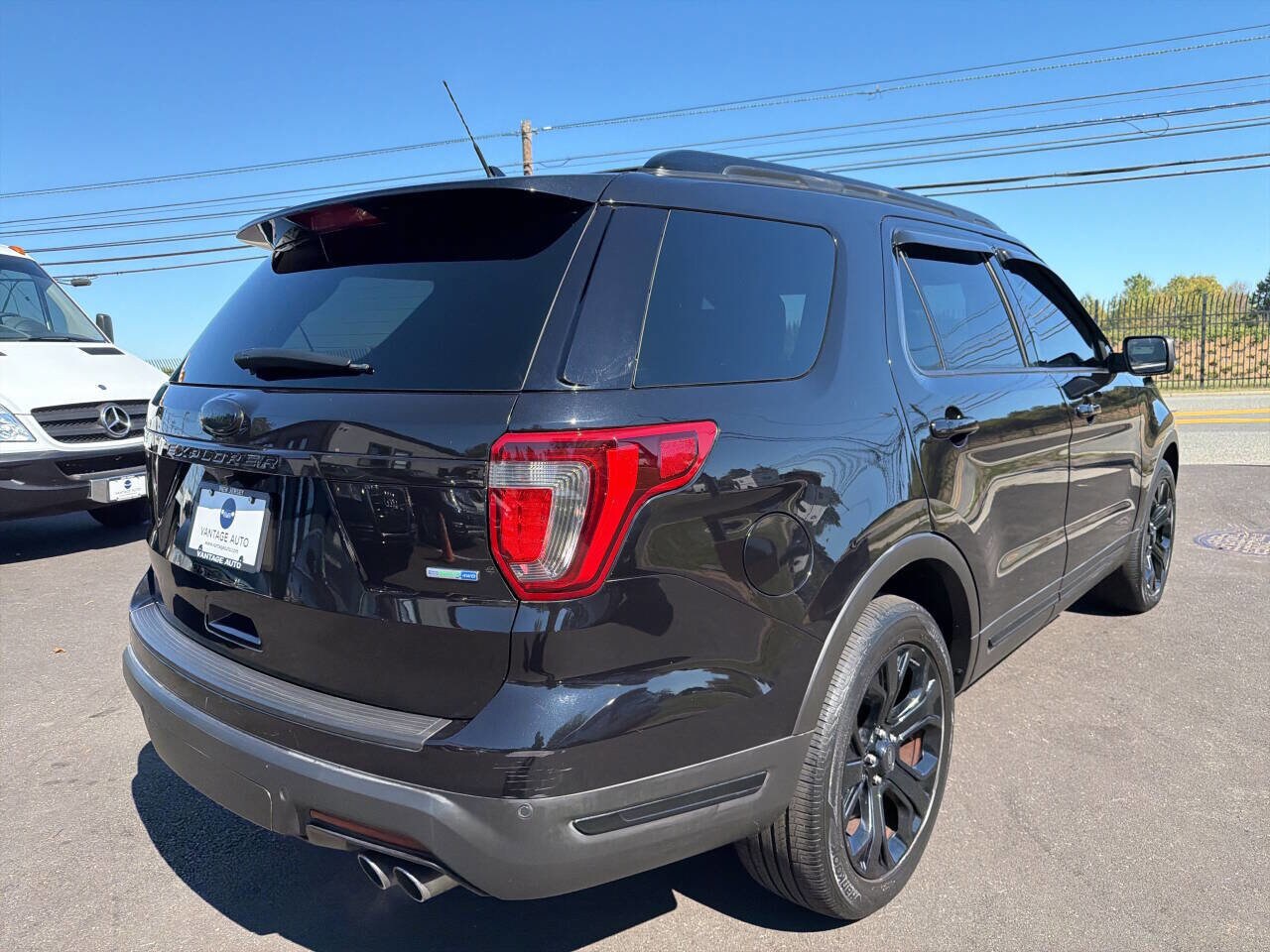2019 Ford Explorer Sport photo 2
