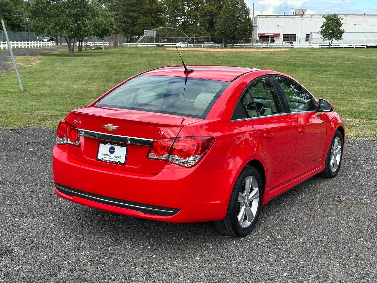 2014 Chevrolet Cruze photo 3