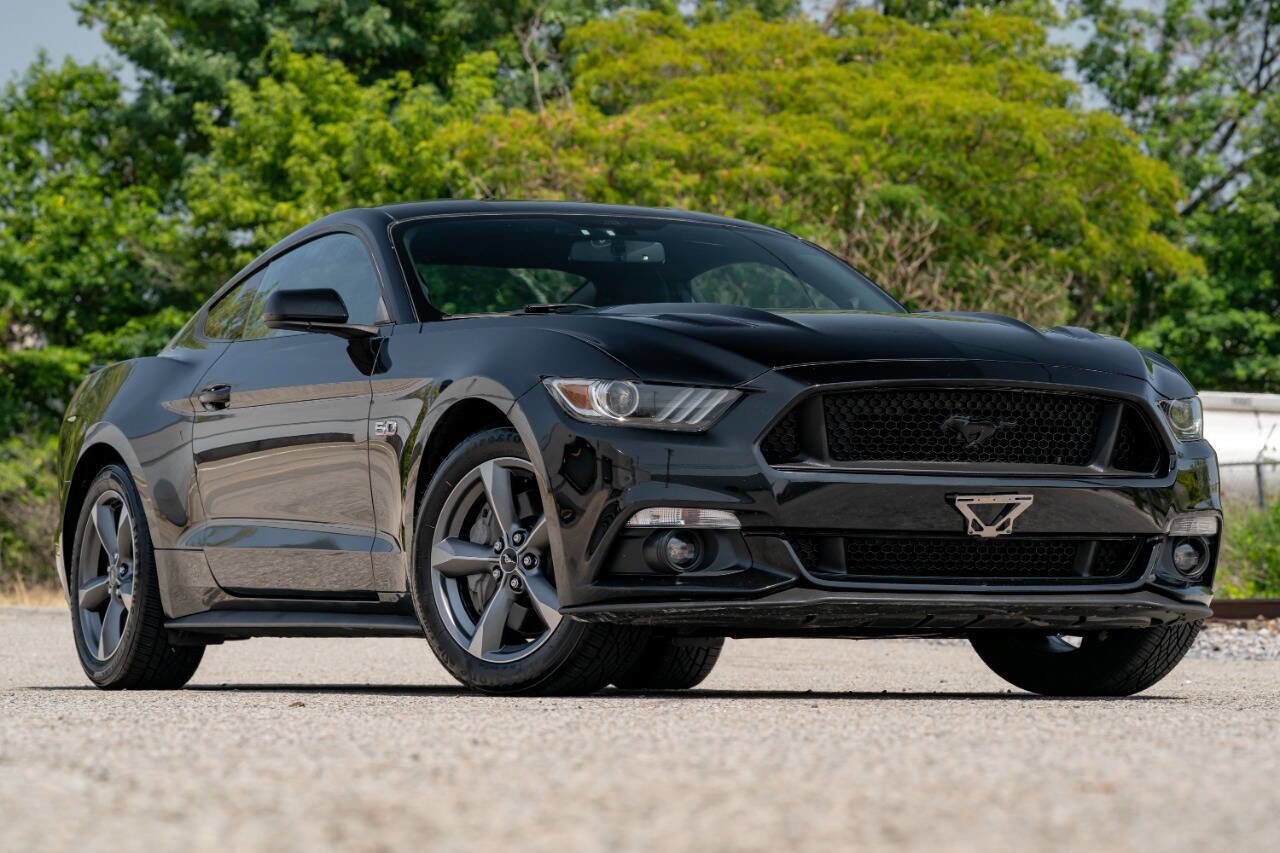 2015 Ford Mustang GT Premium photo 2