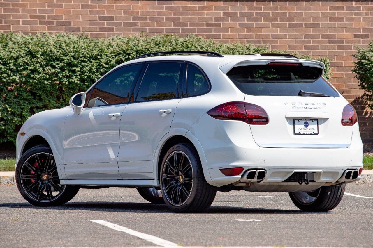 2014 Porsche Cayenne Turbo S photo 2