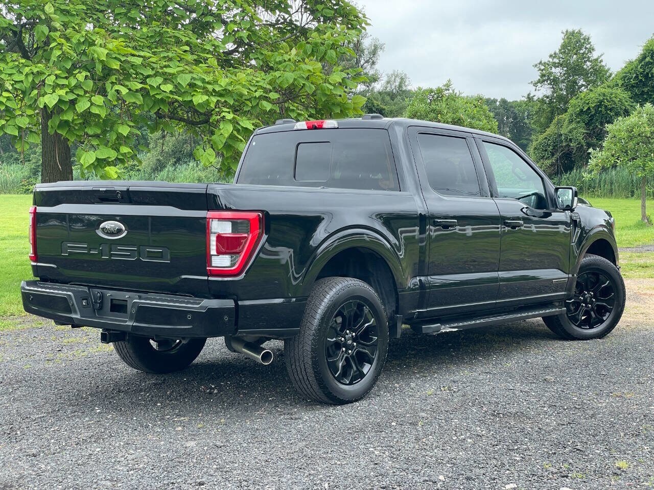 2022 Ford F-150 Lariat photo 2