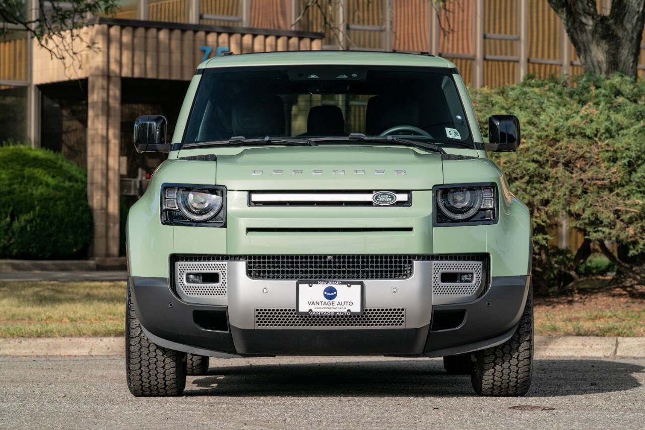 2023 Land Rover Defender photo 3