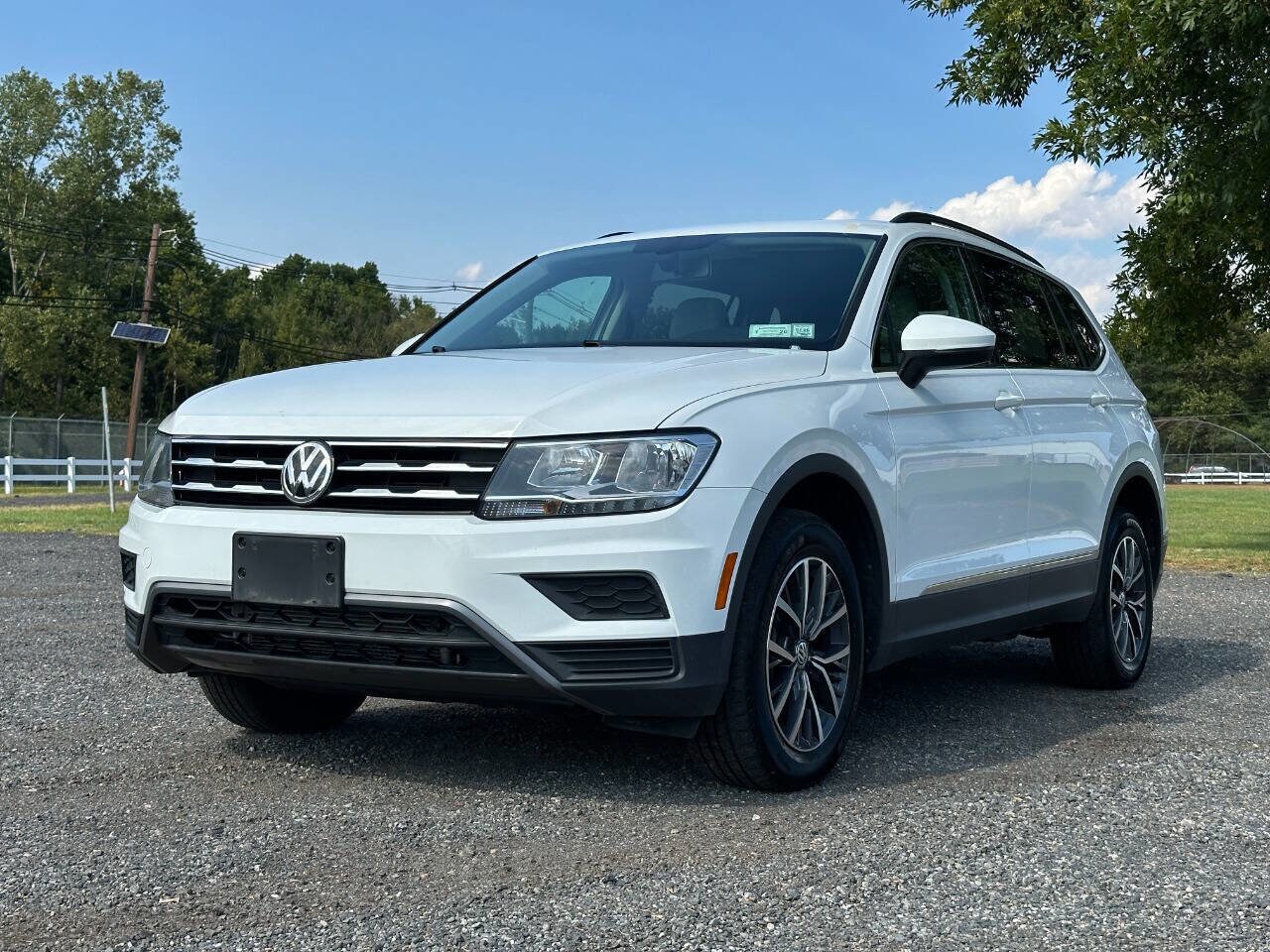 2020 Volkswagen Tiguan SE photo 2