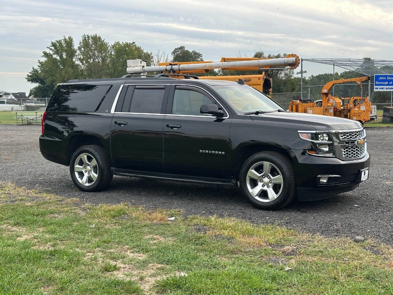 2016 Chevrolet Suburban LT photo 4