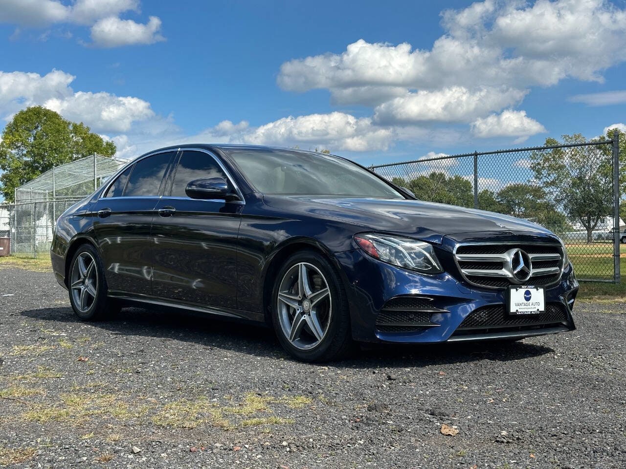 2017 Mercedes Benz E 300 4MATIC photo 4