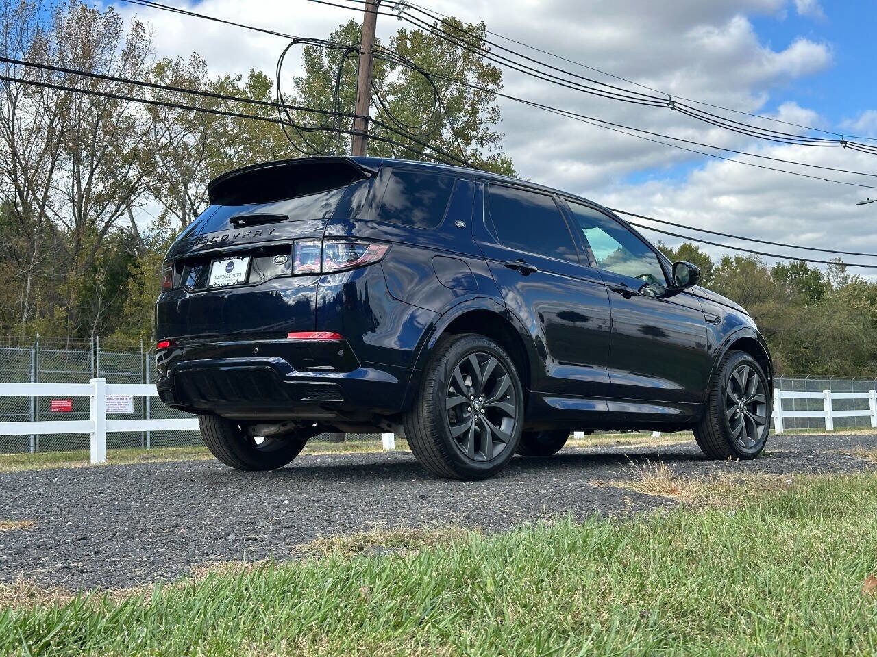 2023 Land Rover Discovery Sport SE R-Dynamic photo 3