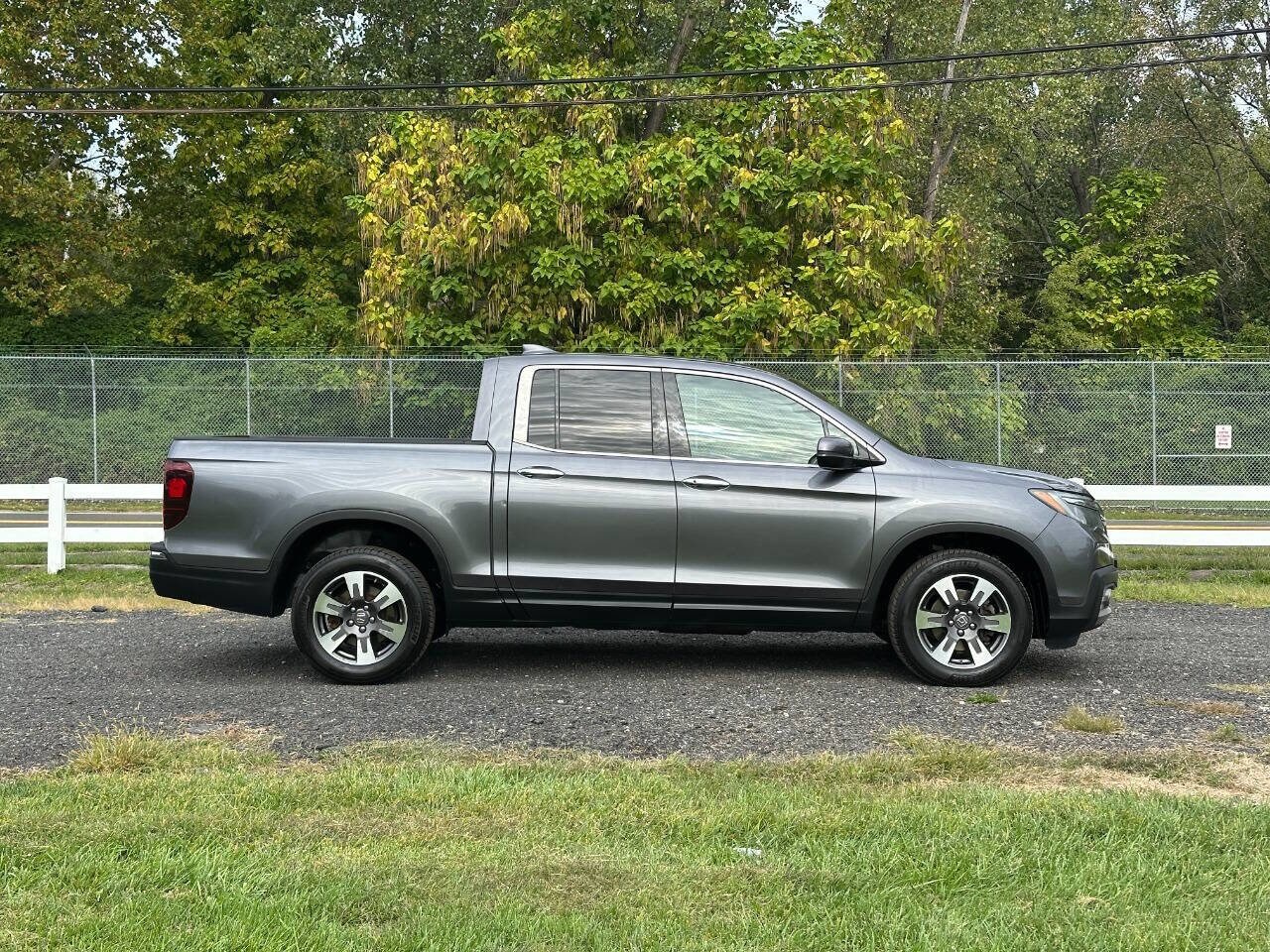 2017 Honda Ridgeline RTL-E photo 4