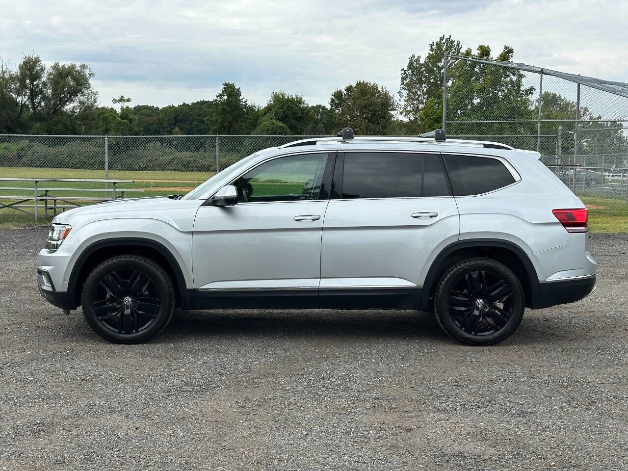 2018 Volkswagen Atlas SEL Premium photo 2