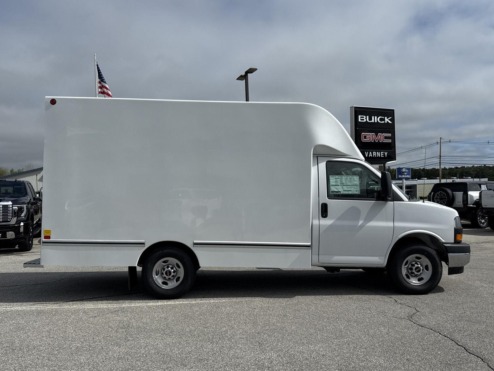 2025 Gmc Savana Cutaway 3500 photo 3
