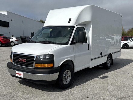 2025 GMC Savana Cutaway 3500 1WT Truck
