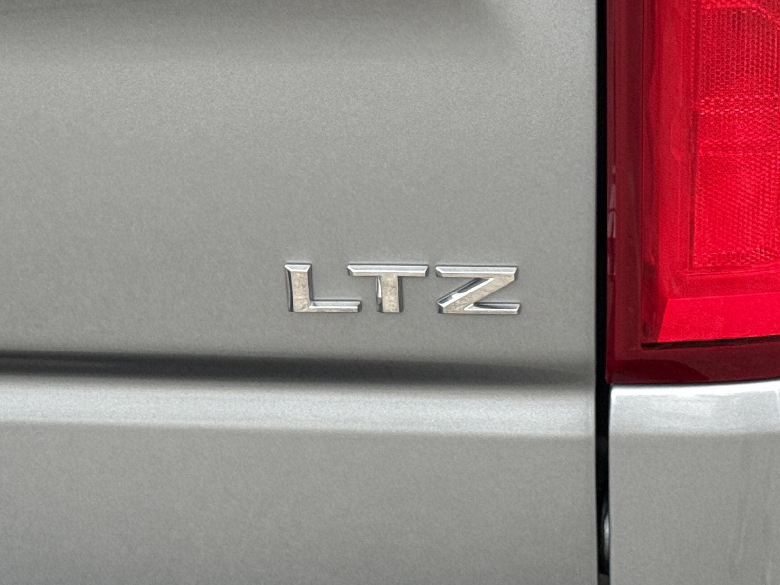 2025 Chevrolet Silverado 1500 LTZ - Photo 8
