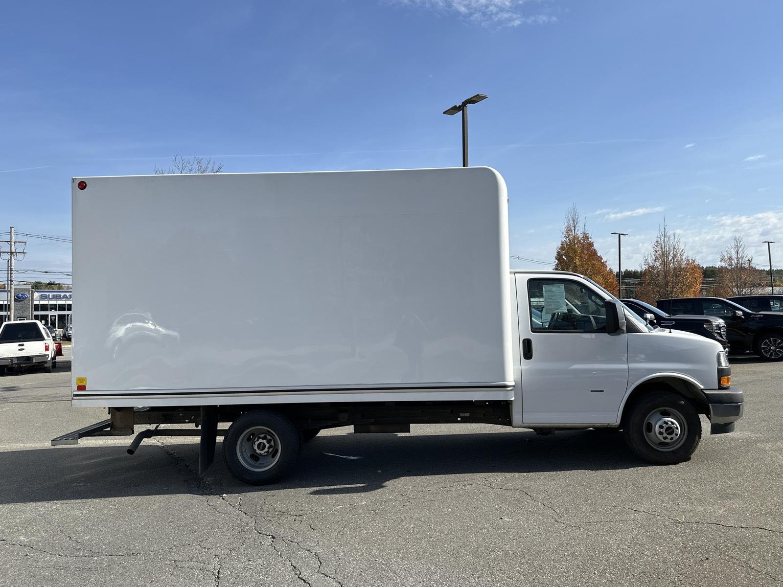 2022 Gmc Savana Cutaway 3500 Base photo 3