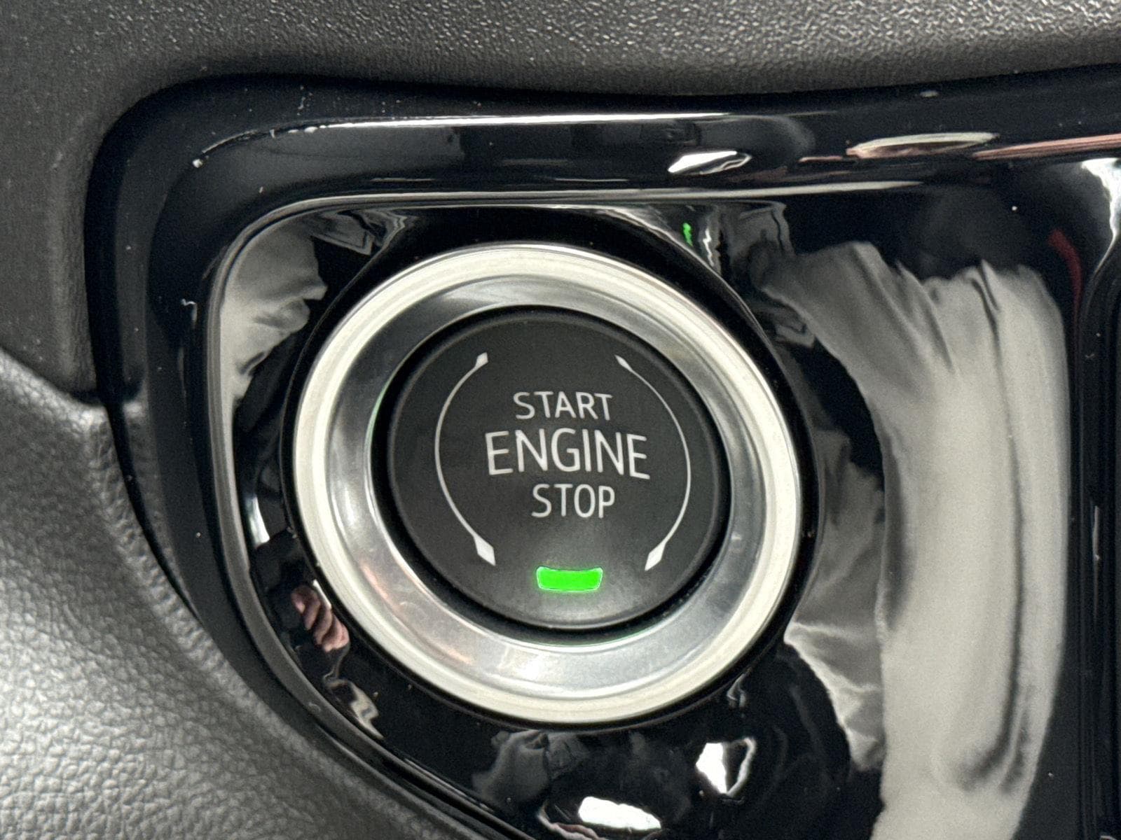 2025 Chevrolet Silverado 1500 LTZ - Photo 23