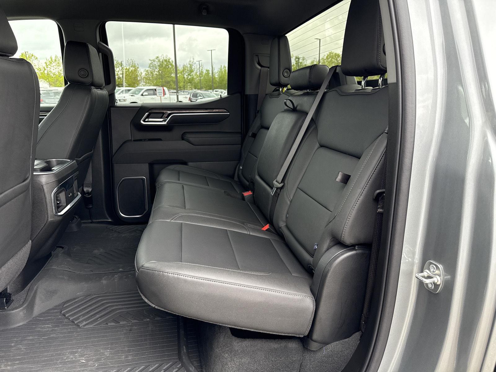 2025 Chevrolet Silverado 1500 LTZ - Photo 15