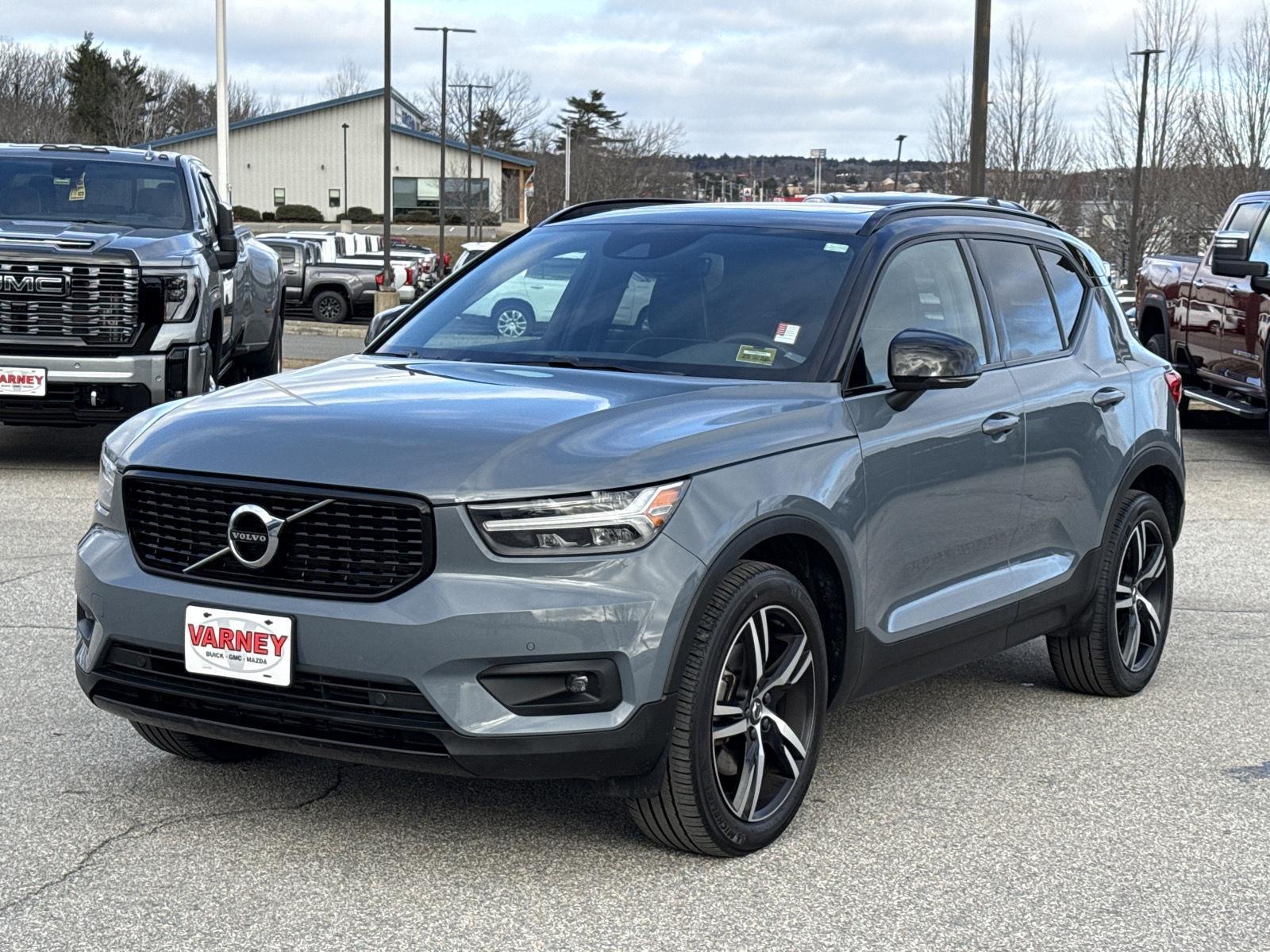 2022 Volvo XC40 R-Design's photo