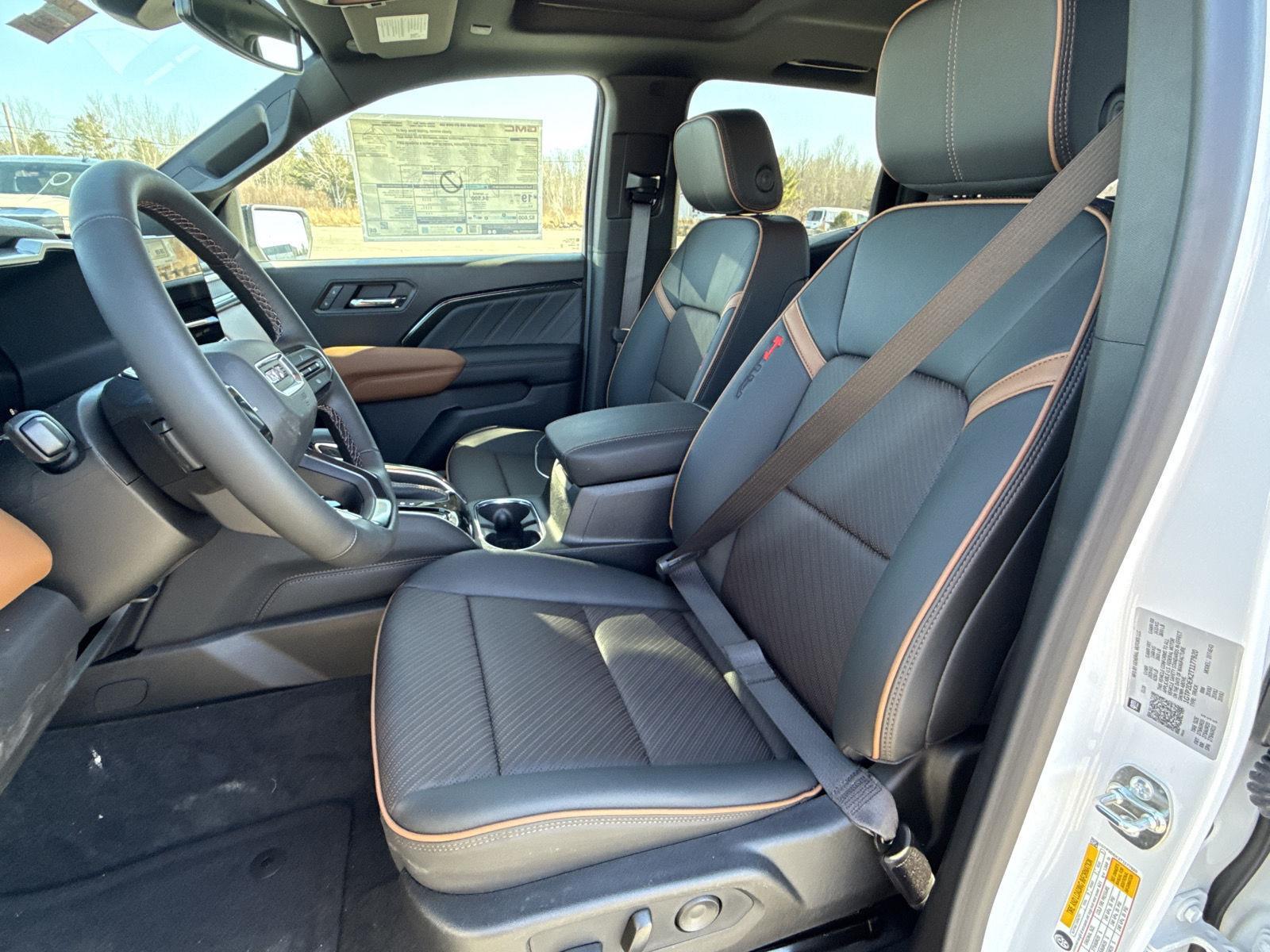 2026 GMC Canyon AT4 - Photo 14