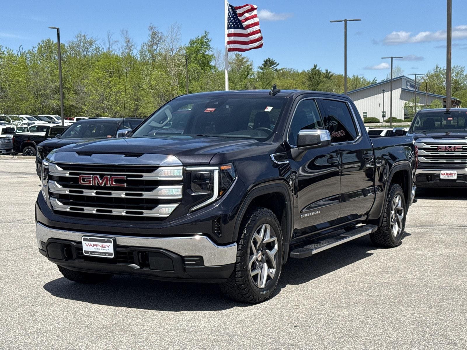 2023 GMC Sierra 4WD Crew Cab Short Box SLE's photo