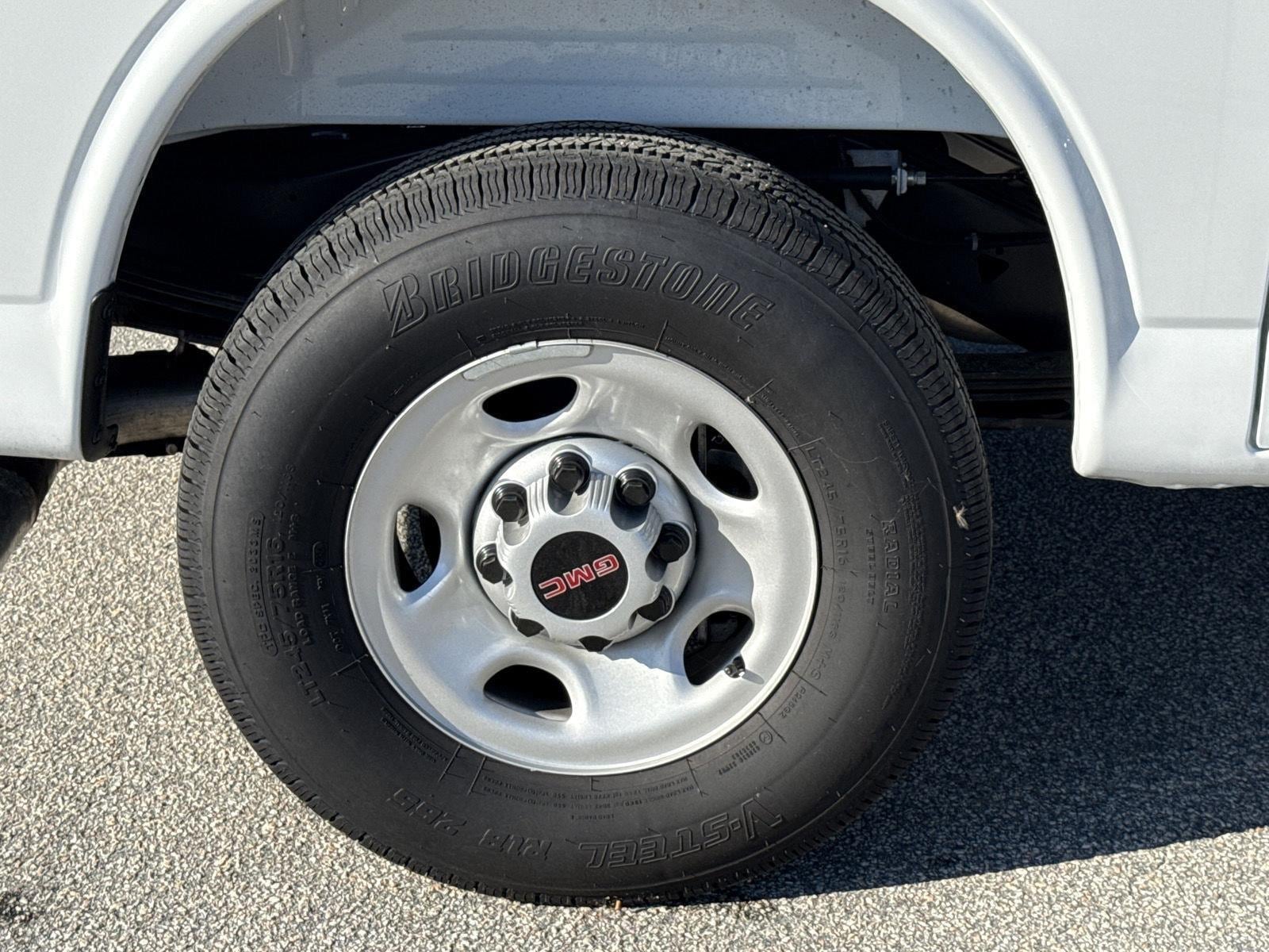 2025 GMC Savana Cargo Work Van - Photo 14