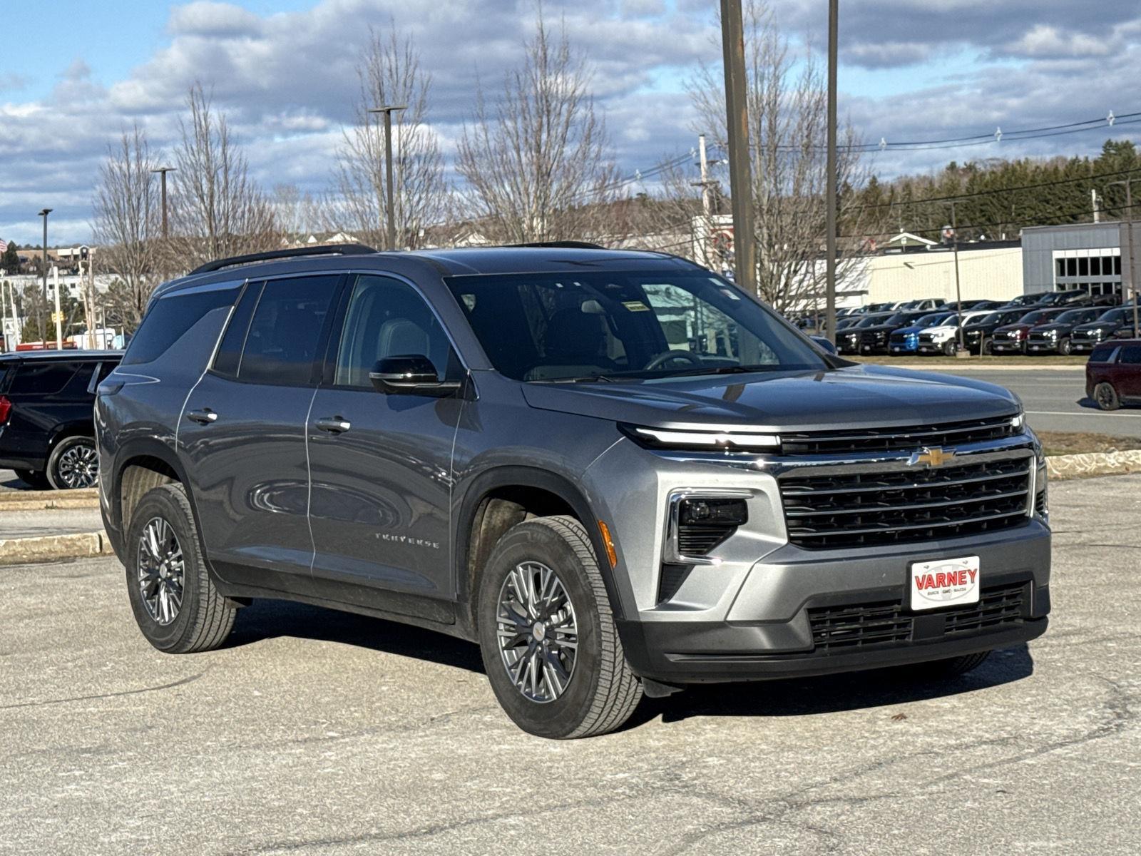 2025 Chevrolet Traverse photo 3