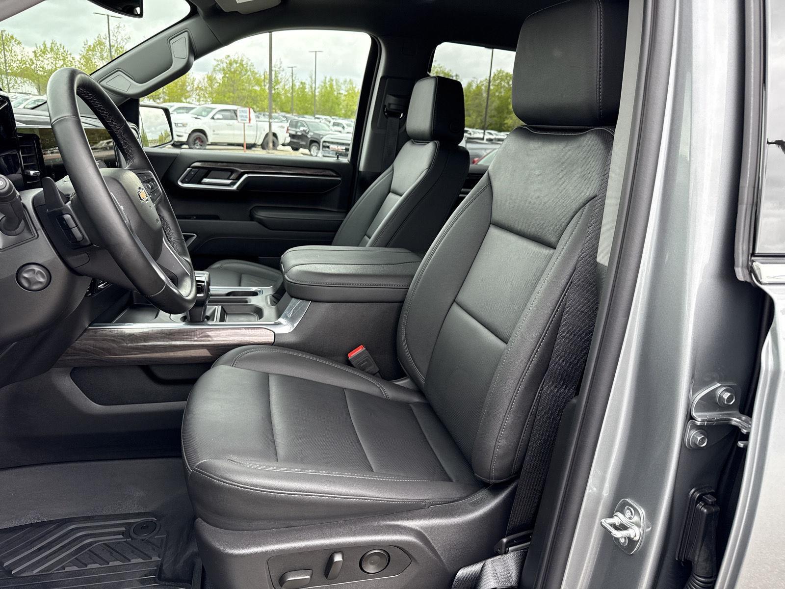 2025 Chevrolet Silverado 1500 LTZ - Photo 14