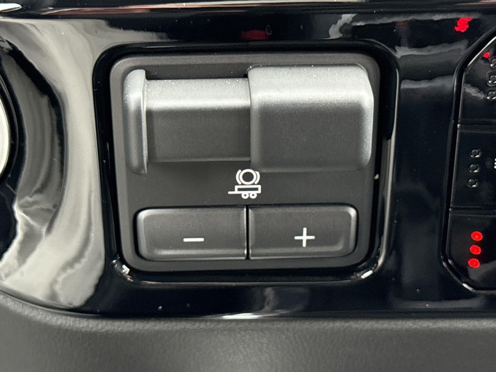 2025 Chevrolet Silverado 1500 LTZ - Photo 22