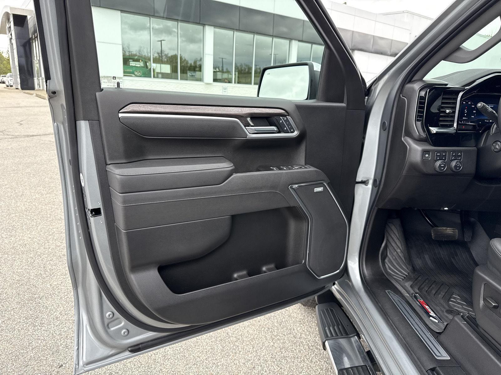 2025 Chevrolet Silverado 1500 LTZ - Photo 13
