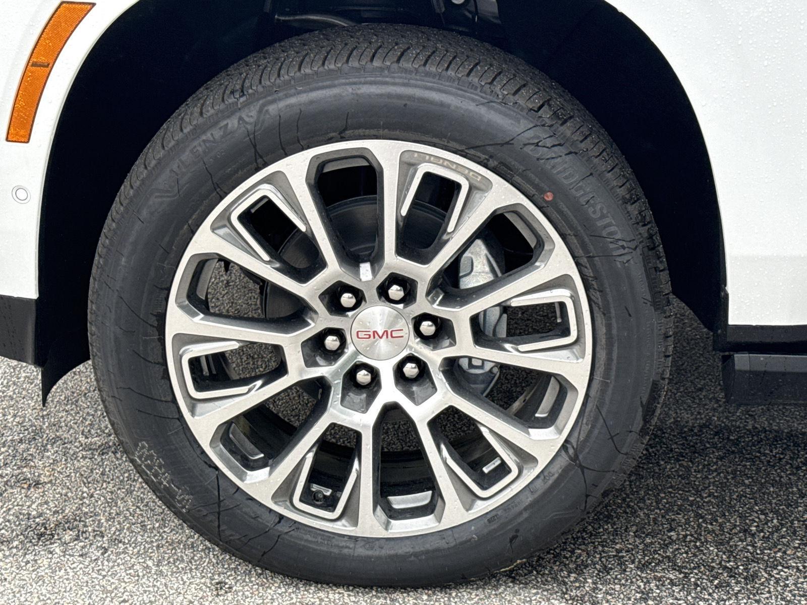 2026 GMC Yukon XL Denali - Photo 14