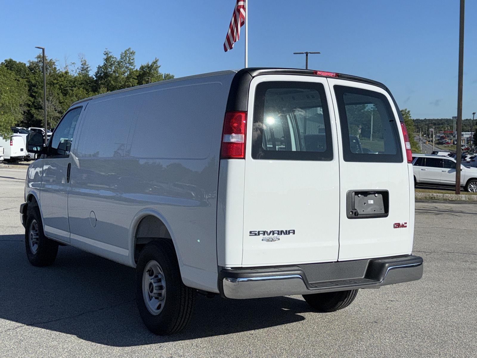2025 GMC Savana Cargo Work Van - Photo 7