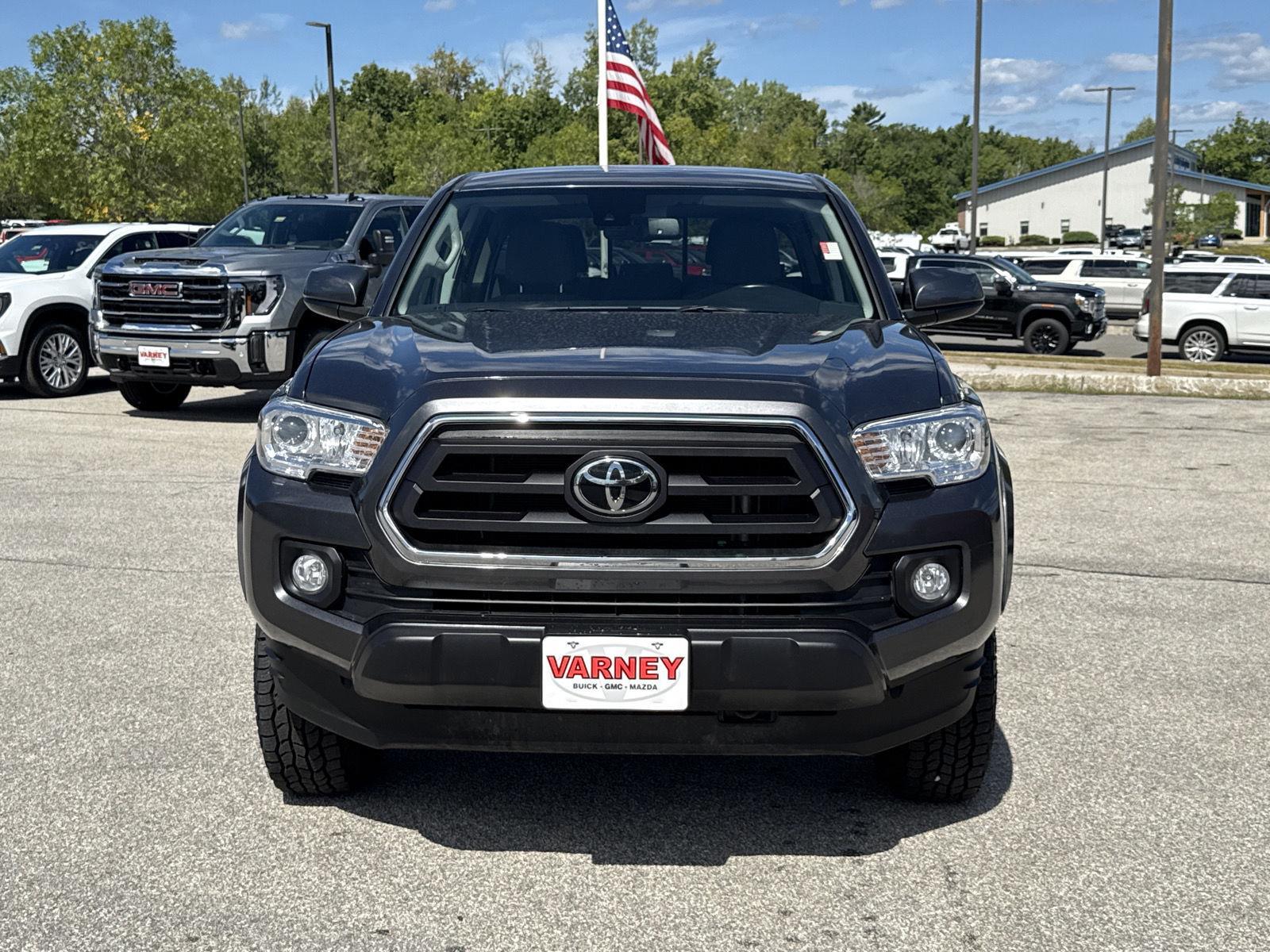 2022 Toyota Tacoma 4x4 SR photo 2