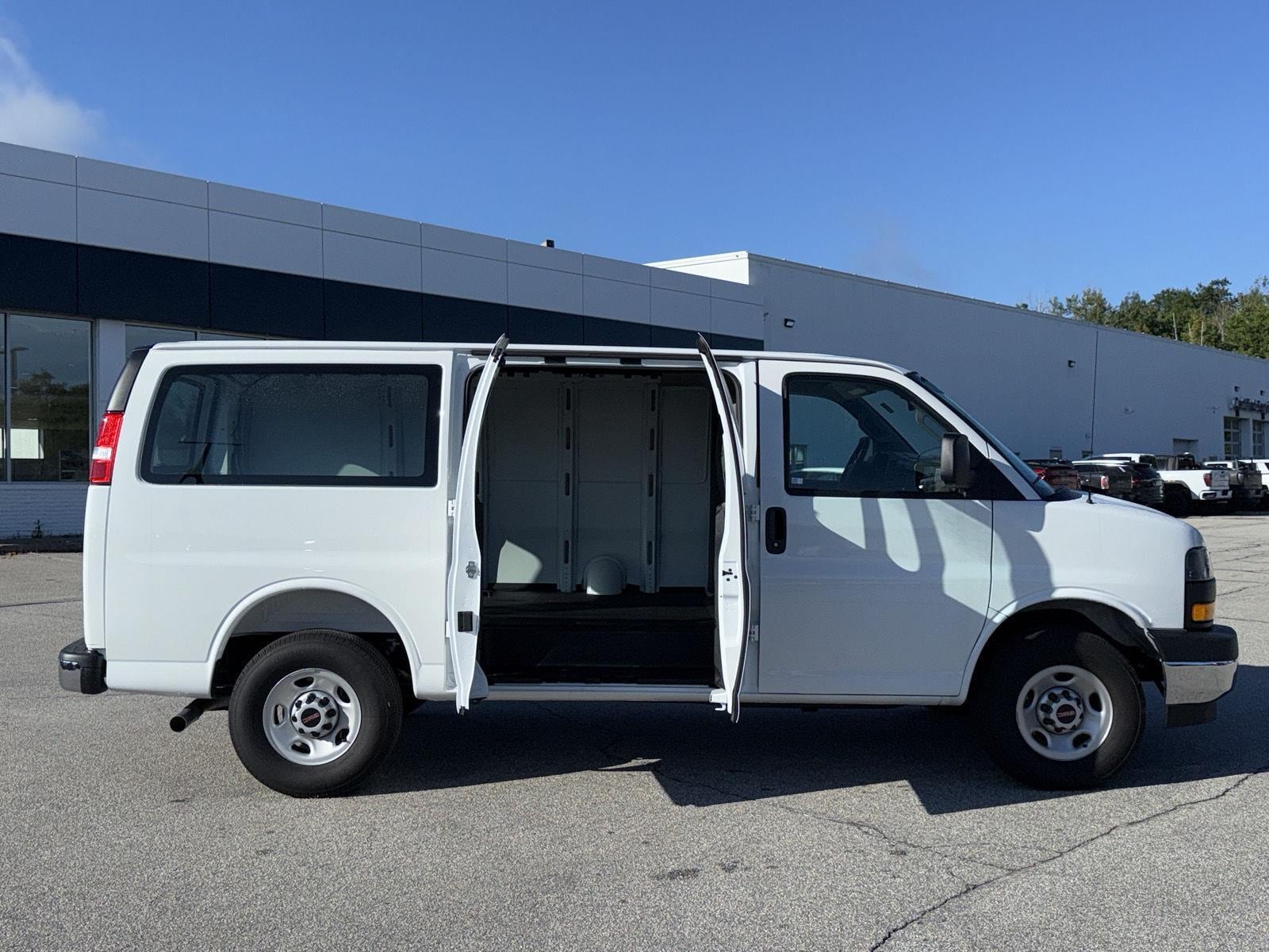 2025 GMC Savana Cargo Work Van - Photo 11