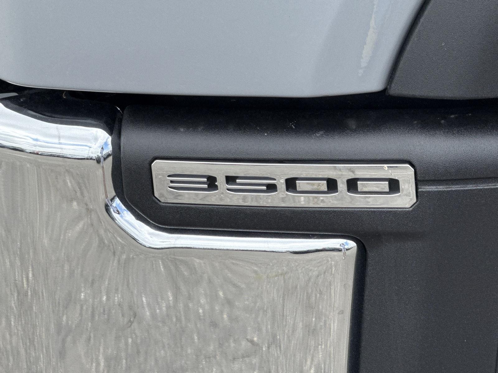 2025 Gmc Sierra 3500 HD Pro photo 3