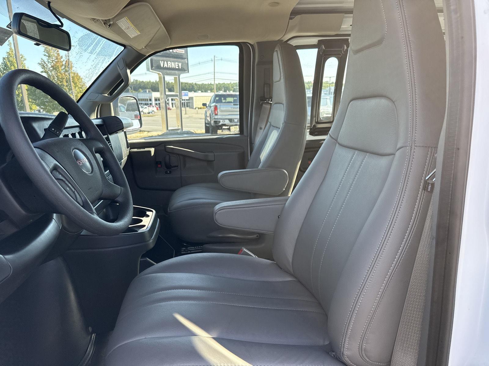 2025 GMC Savana Cargo Work Van - Photo 20