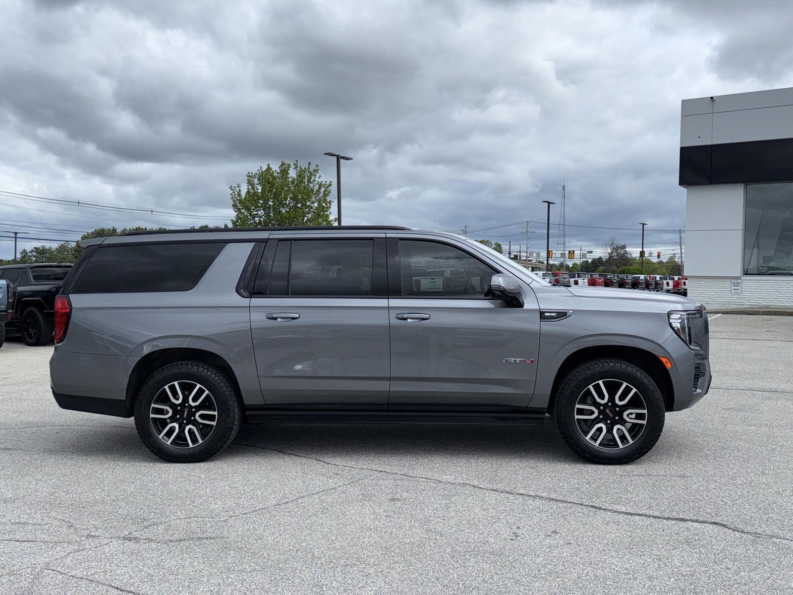 2021 Gmc Yukon XL AT4 photo 3
