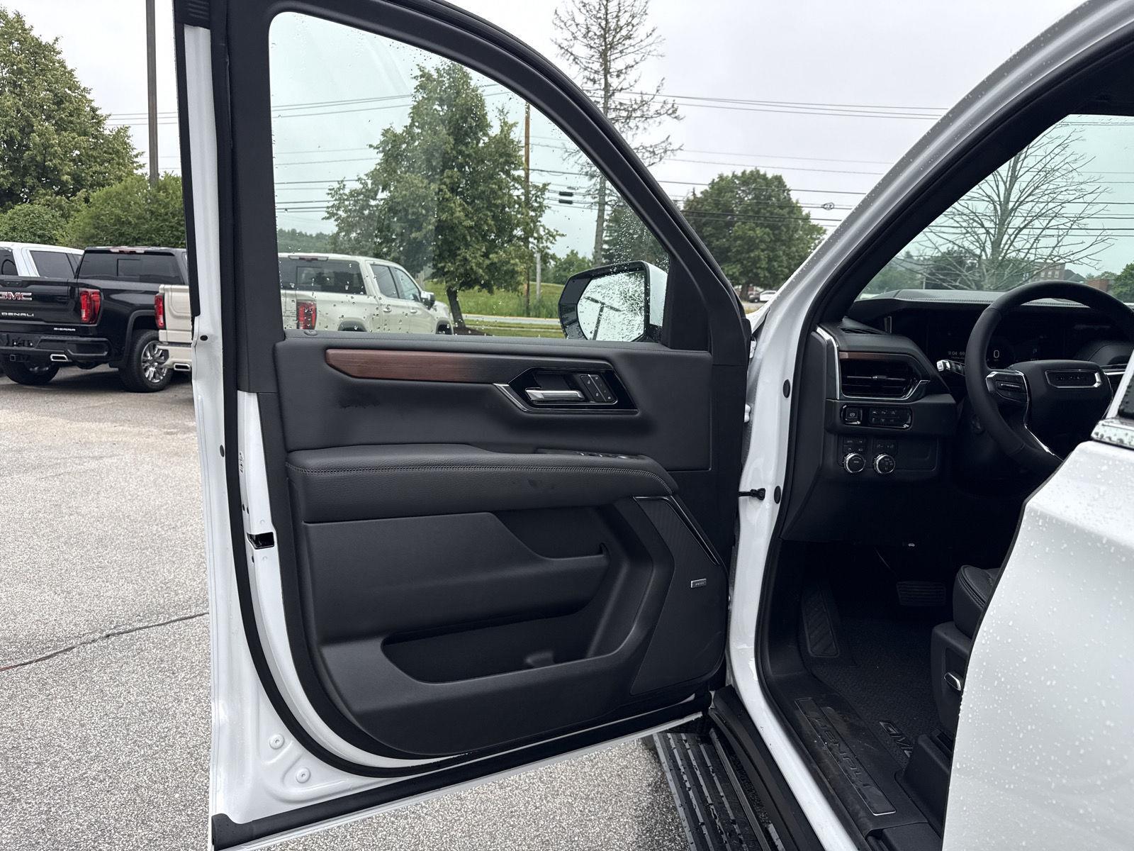 2026 GMC Yukon XL Denali - Photo 18