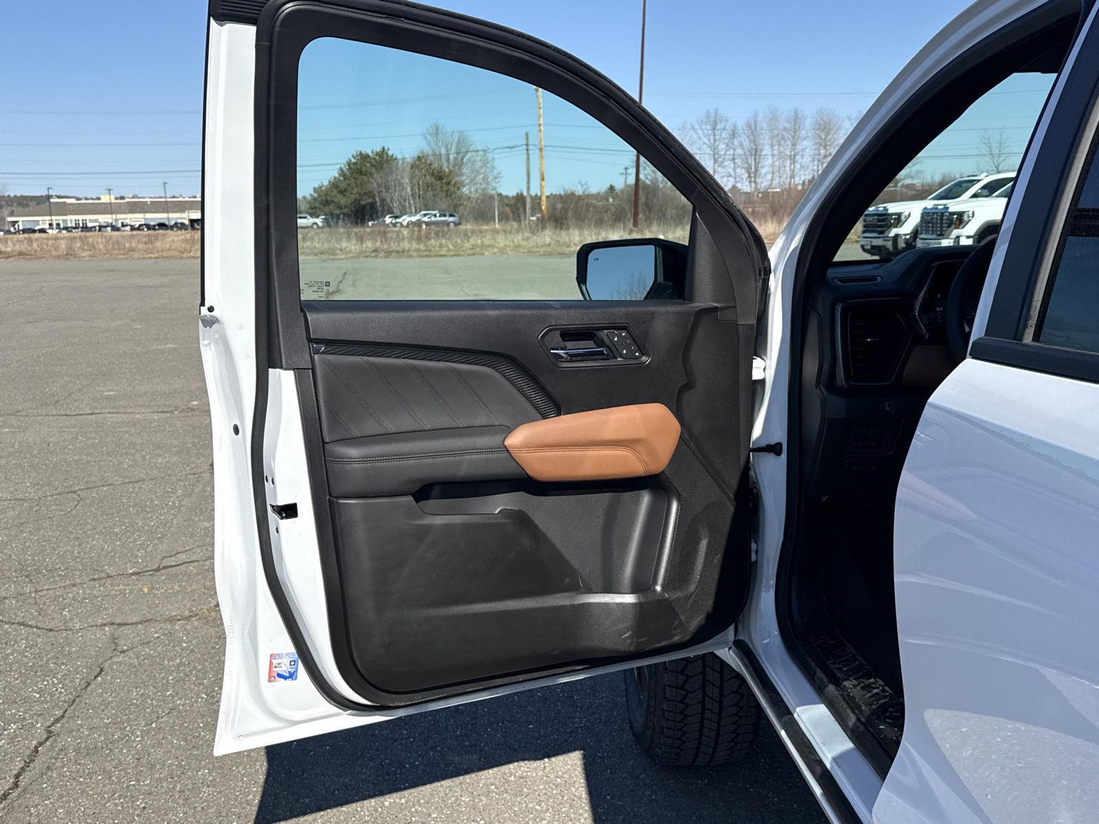 2026 GMC Canyon AT4 - Photo 13