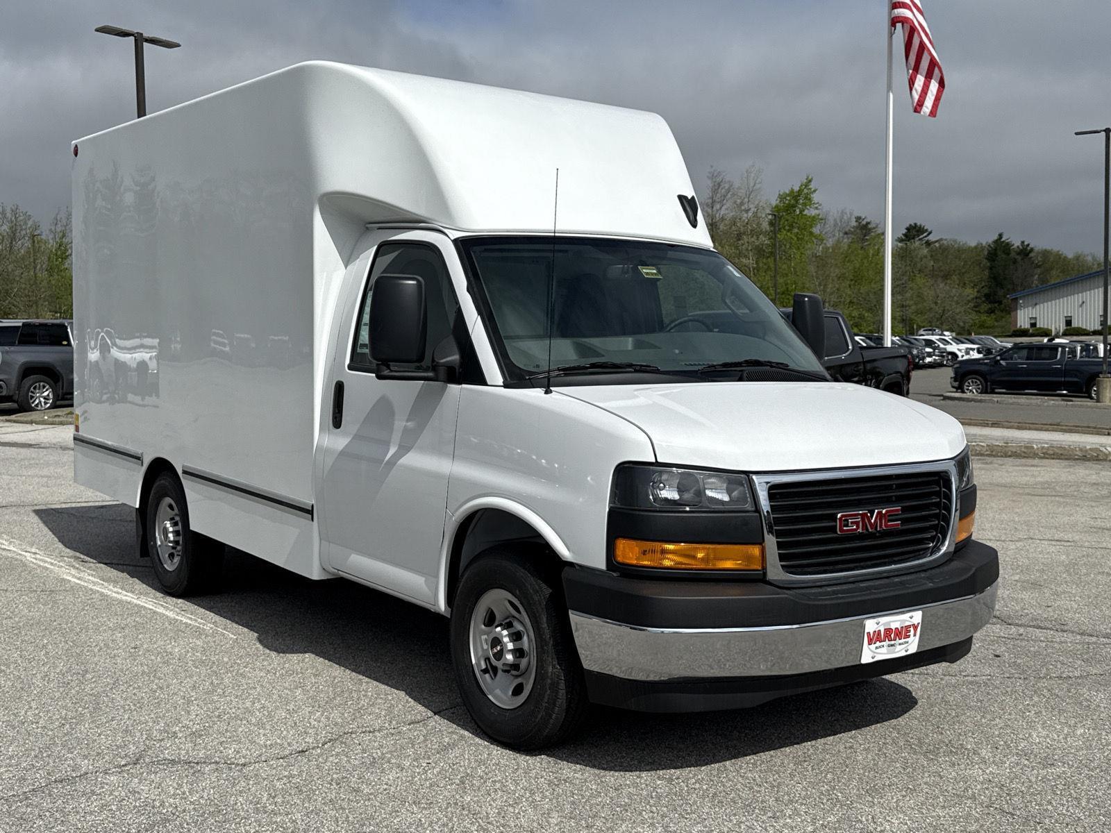 2025 Gmc Savana Cutaway 3500 photo 2