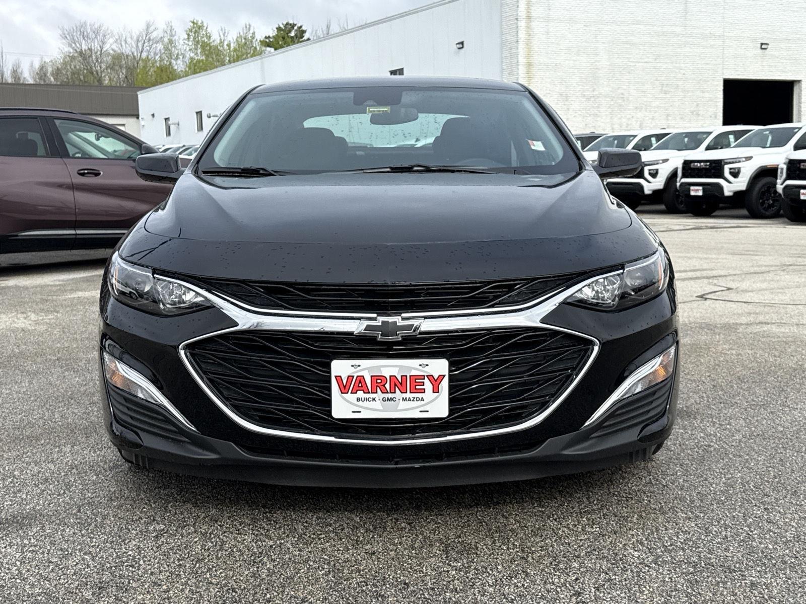 2025 Chevrolet Malibu RS photo 2