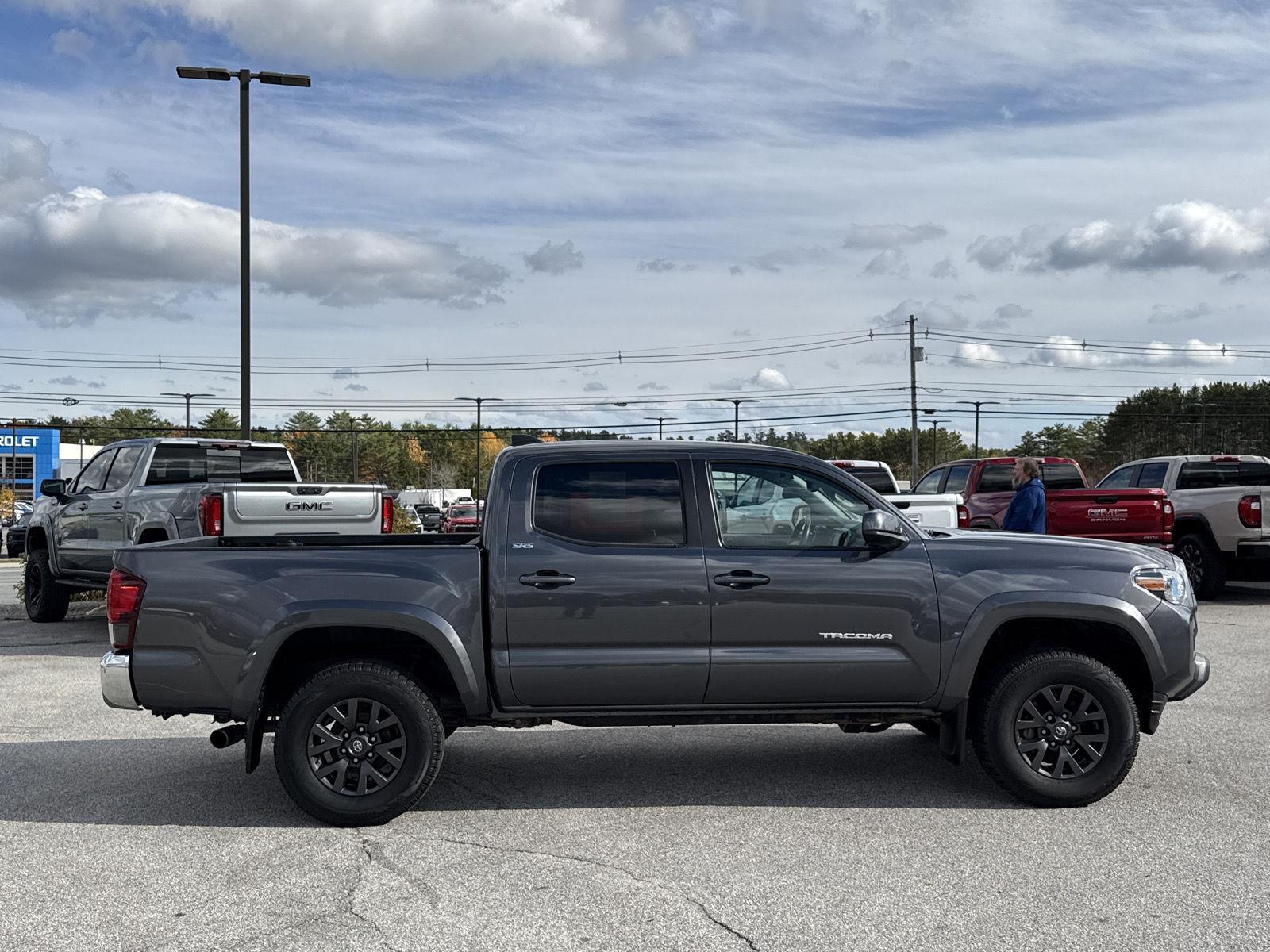 2022 Toyota Tacoma SR5 V6 photo 3