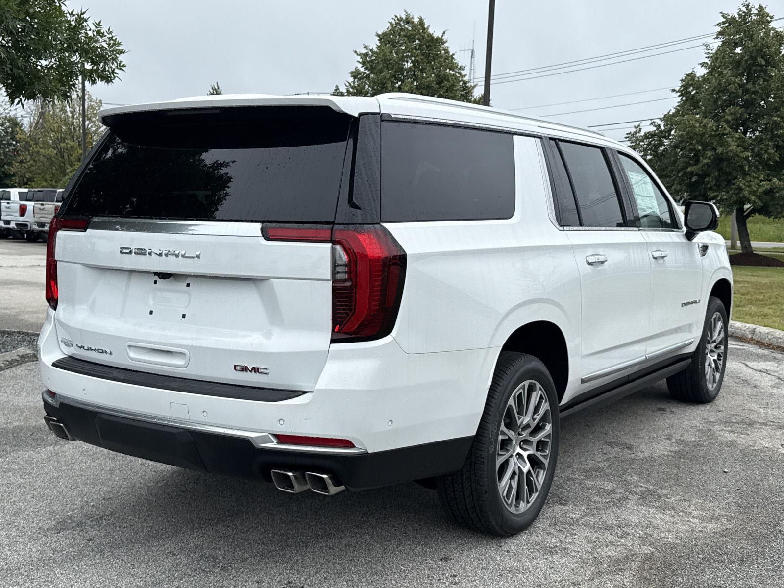 2026 GMC Yukon XL Denali - Photo 8