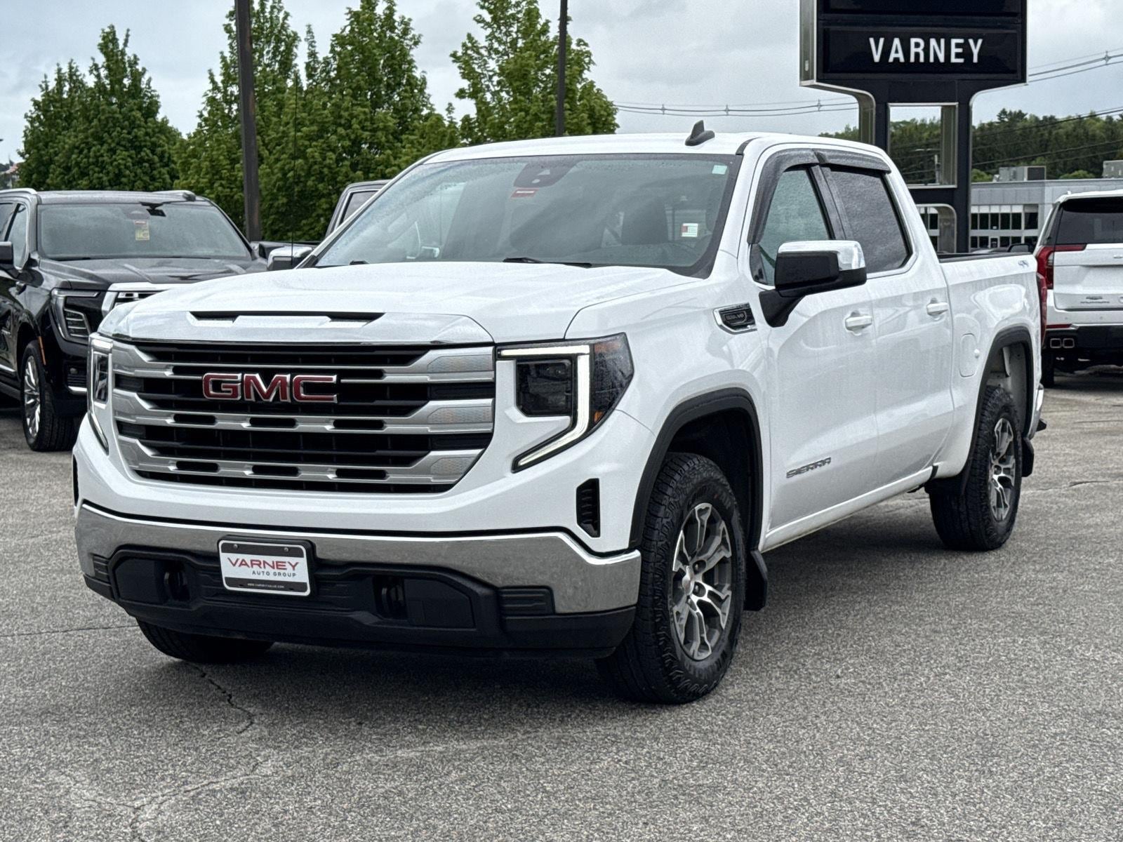 2022 GMC Sierra 4WD Crew Cab Short Box SLE's photo