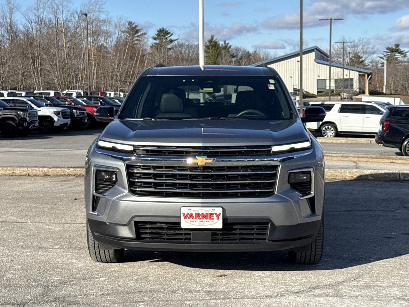 2025 Chevrolet Traverse photo 2