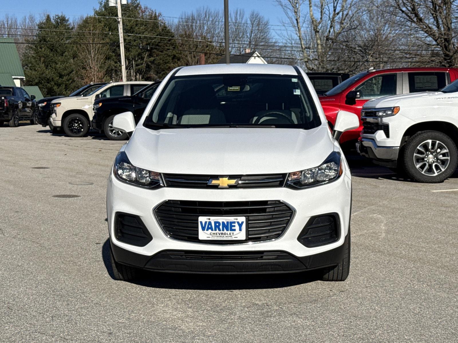 2022 Chevrolet Trax LS photo 2