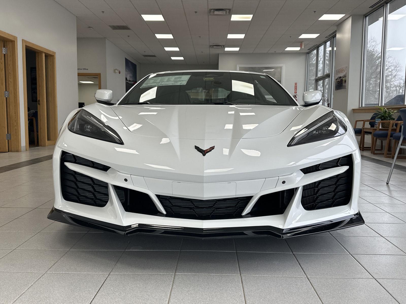 2025 Chevrolet Corvette E-Ray 2LZ Coupe photo 2