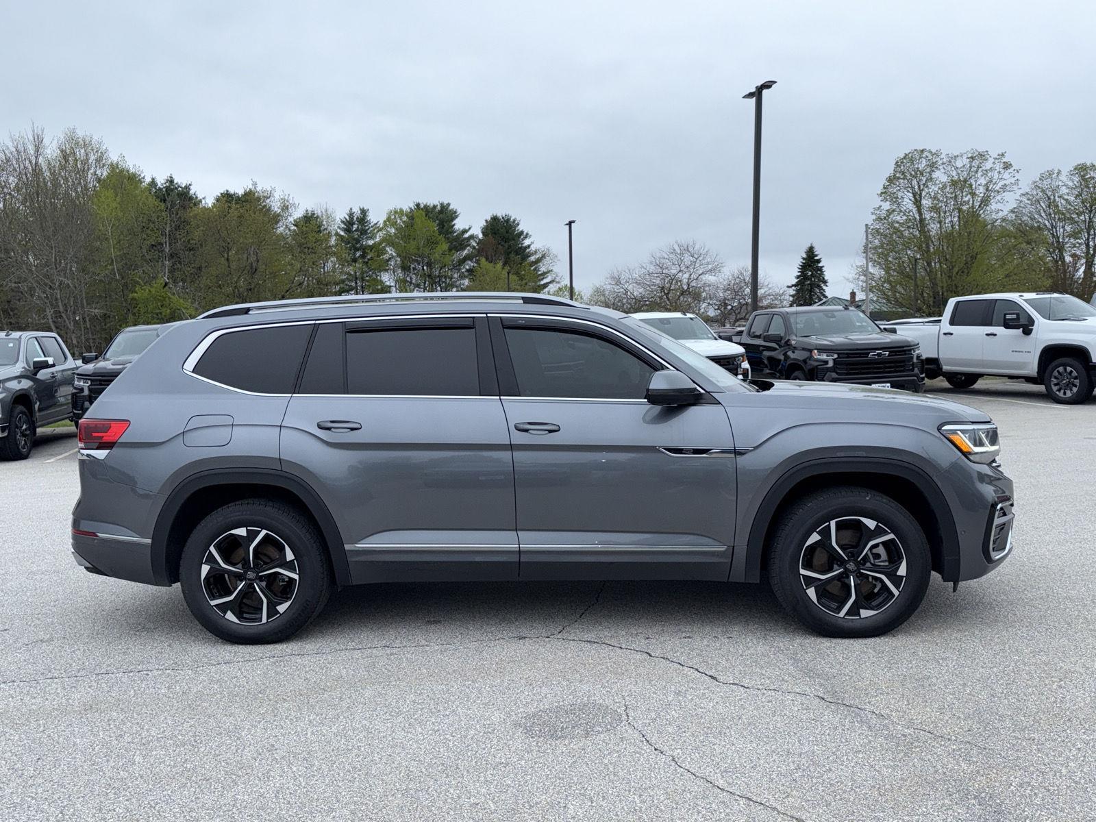 2022 Volkswagen Atlas V6 SEL Premium R-Line photo 3