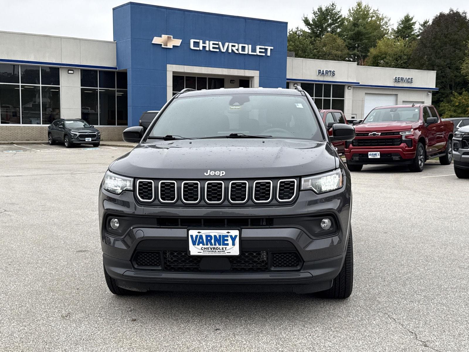 2024 Jeep Compass Latitude Lux photo 2