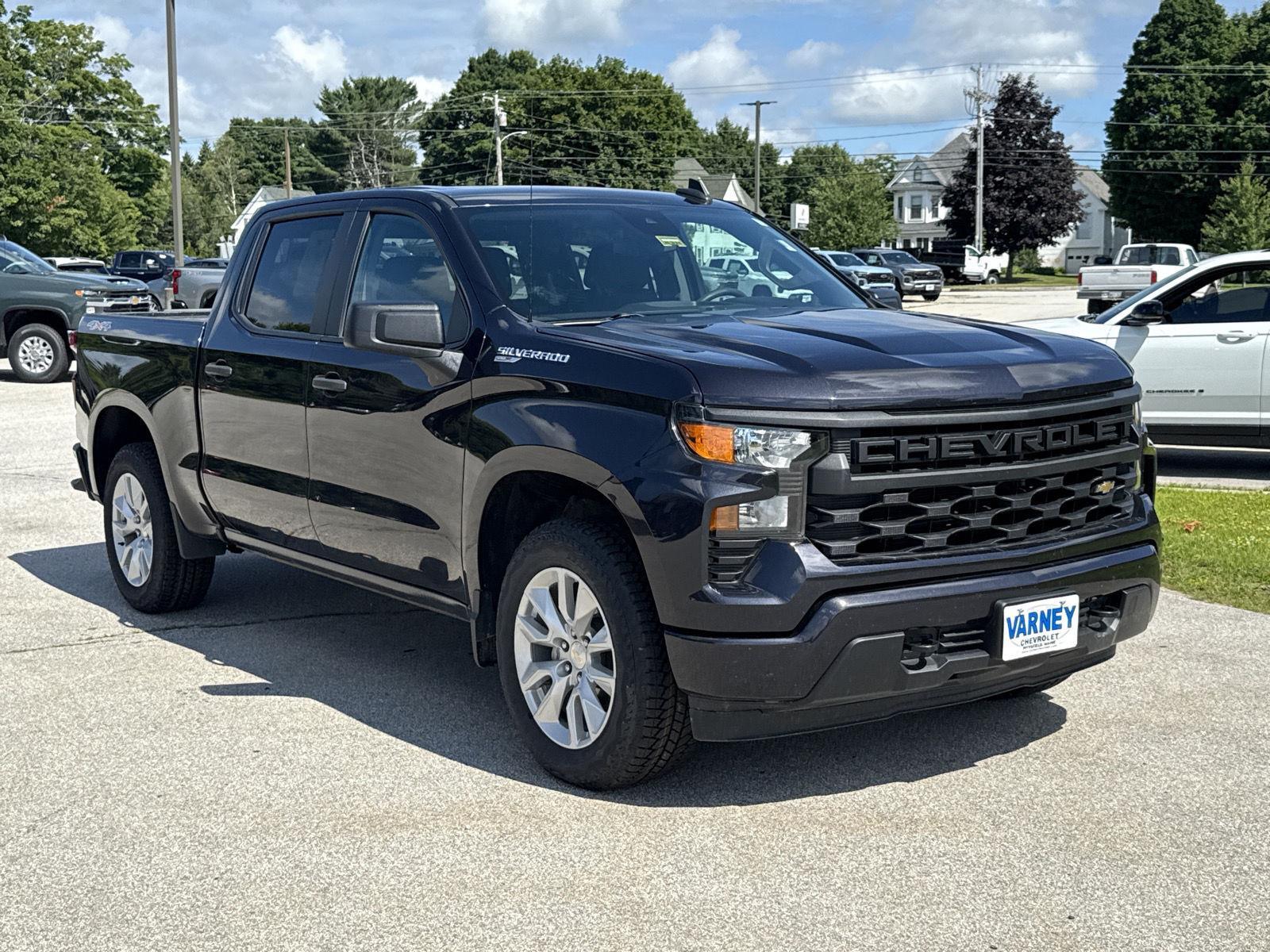 2023 Chevrolet Silverado 1500 Custom photo 3