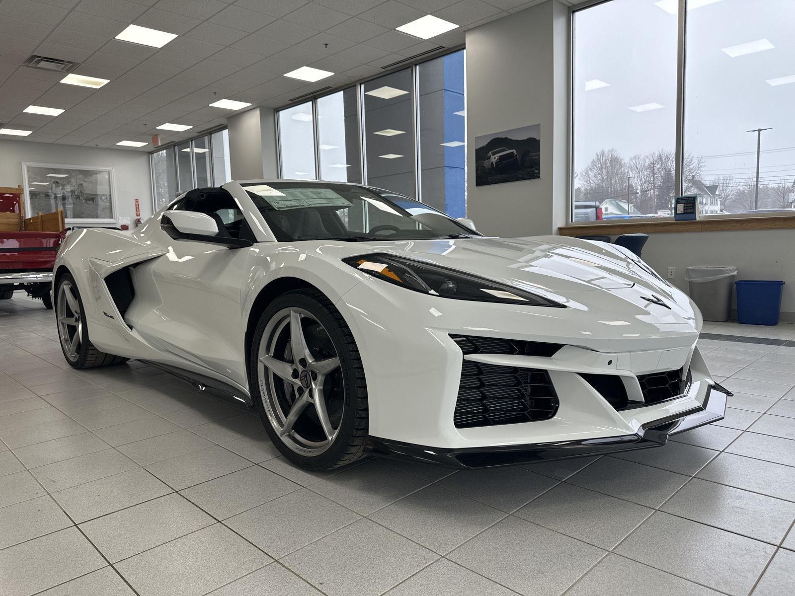 2025 Chevrolet Corvette E-Ray 2LZ Coupe photo 3