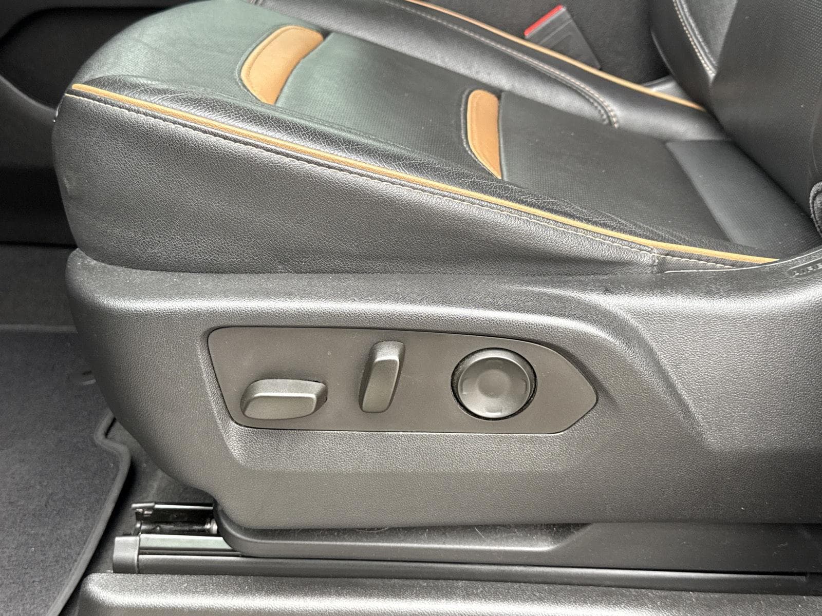 2023 GMC Yukon XL AT4 - Photo 16