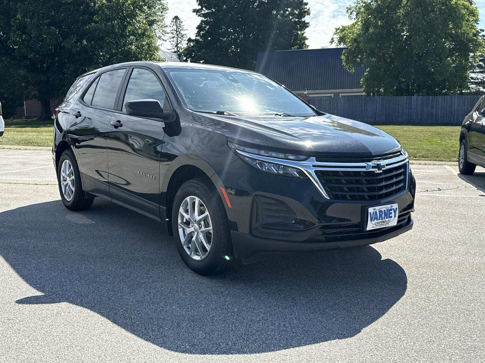 2022 Chevrolet Equinox LS photo 3