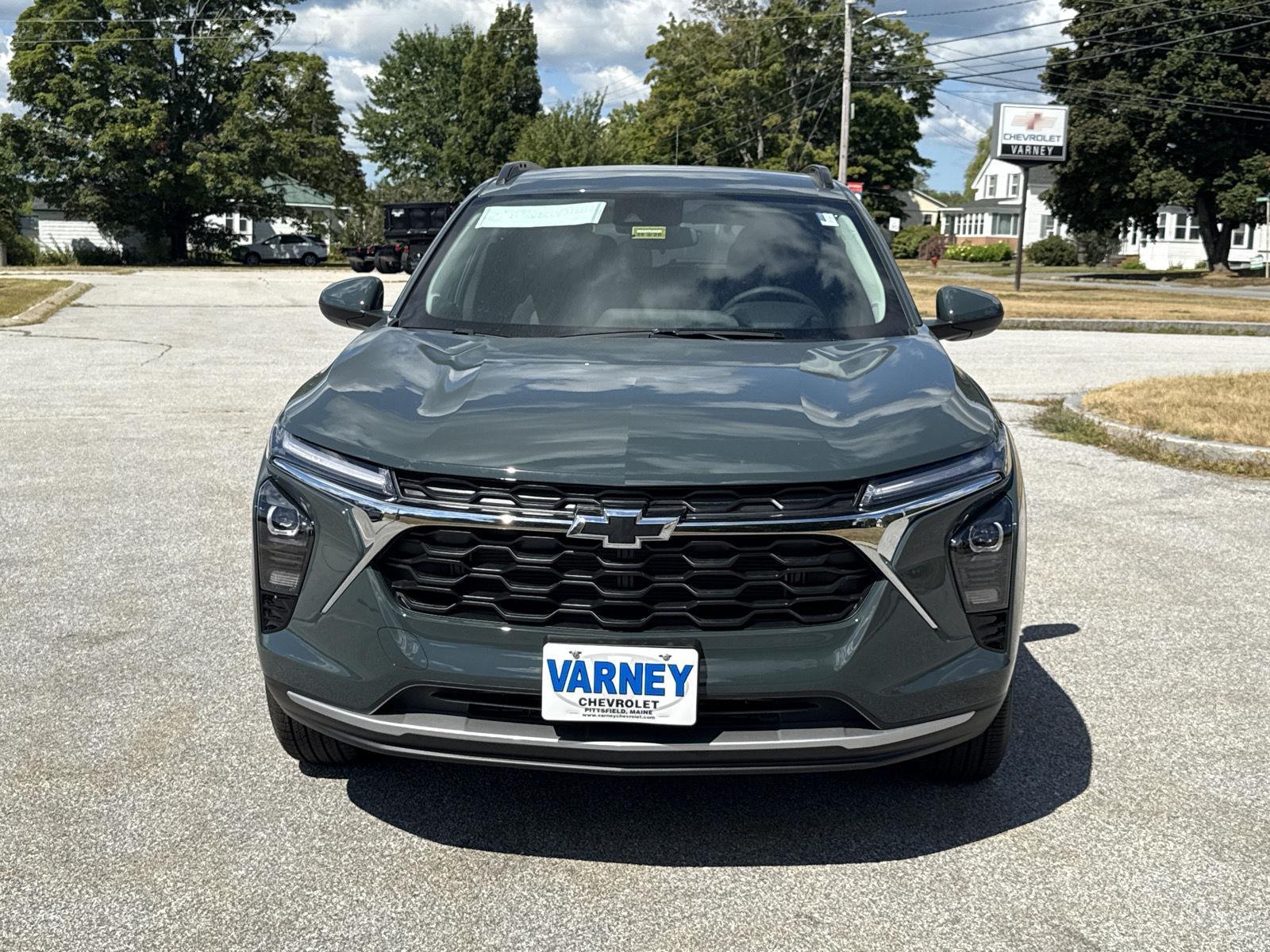 2025 Chevrolet Trax LT photo 2